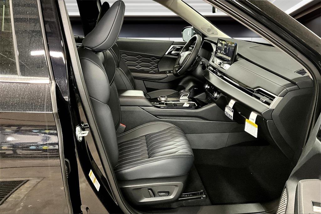 new 2025 Mitsubishi Outlander car, priced at $41,860