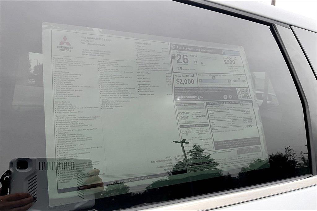 new 2025 Mitsubishi Outlander car