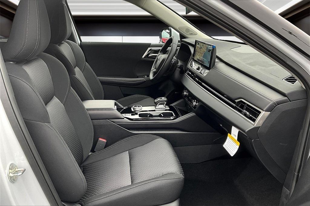 new 2025 Mitsubishi Outlander car