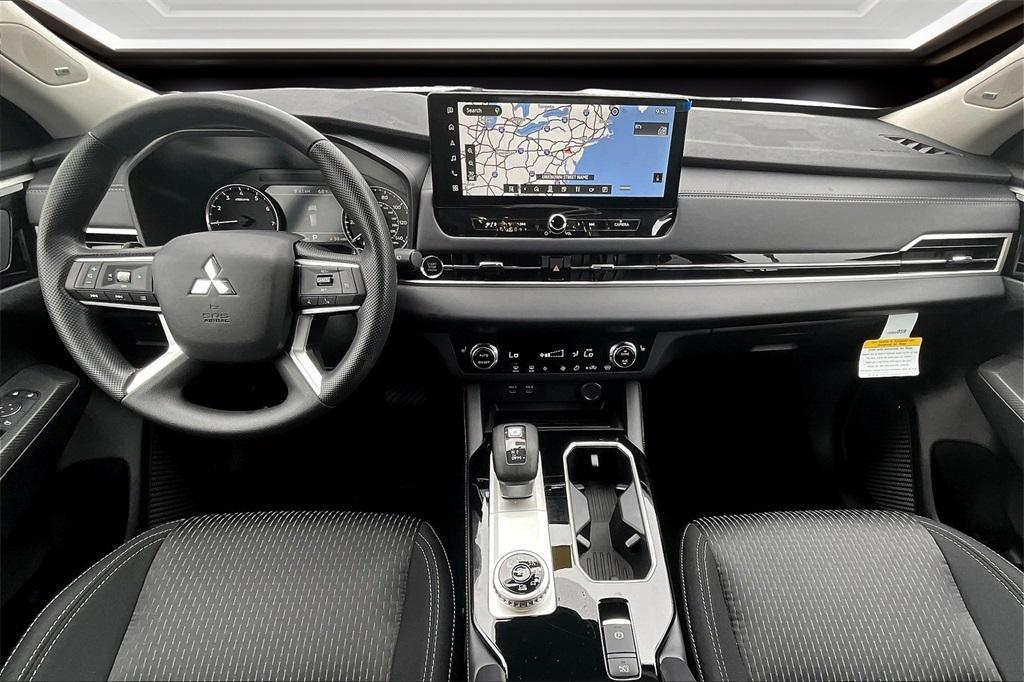 new 2025 Mitsubishi Outlander car