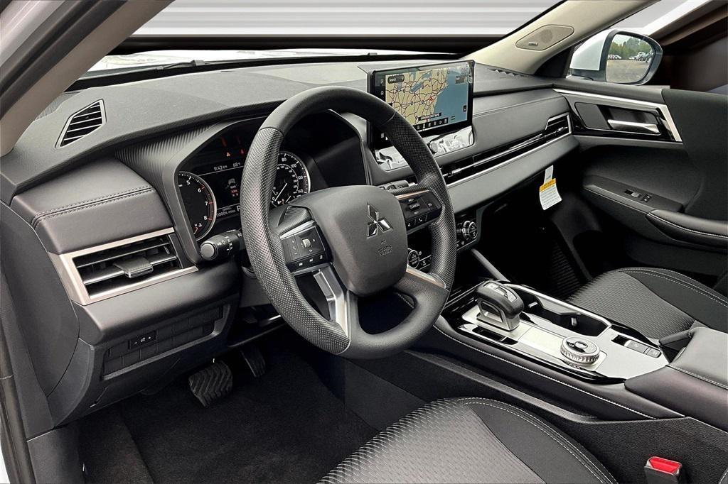 new 2025 Mitsubishi Outlander car