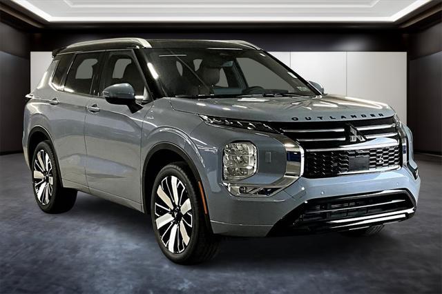 new 2025 Mitsubishi Outlander car, priced at $44,223