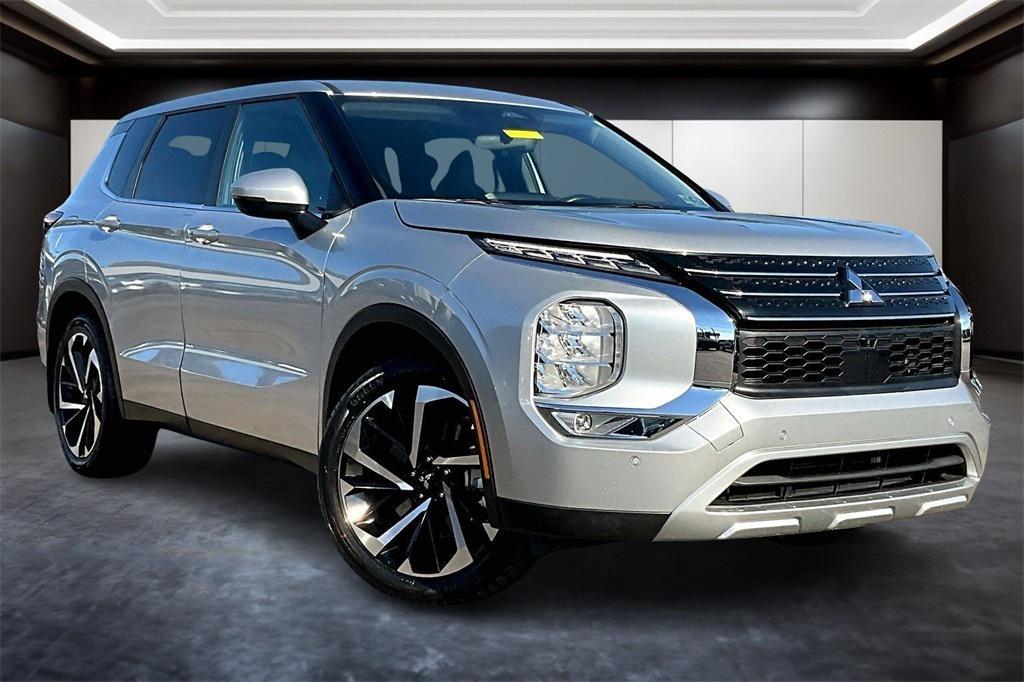 used 2023 Mitsubishi Outlander car, priced at $23,498