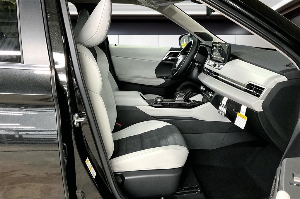 new 2025 Mitsubishi Outlander car, priced at $36,950