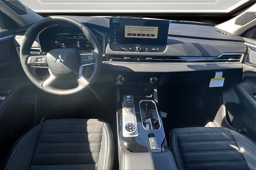 new 2025 Mitsubishi Outlander car, priced at $37,123