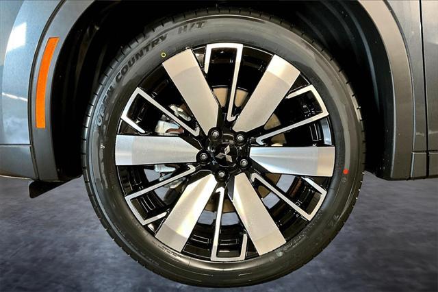 new 2025 Mitsubishi Outlander car, priced at $40,136