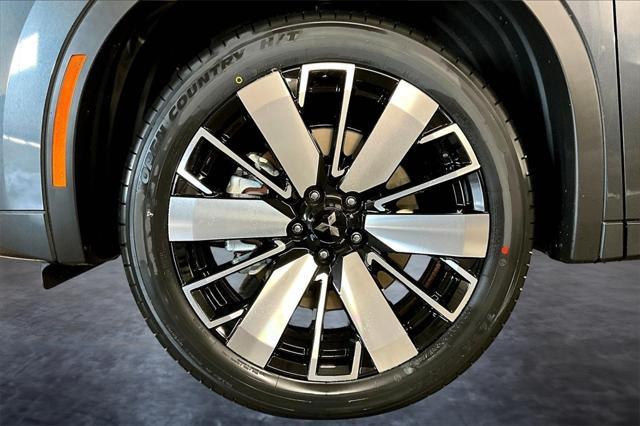 new 2025 Mitsubishi Outlander car, priced at $38,136
