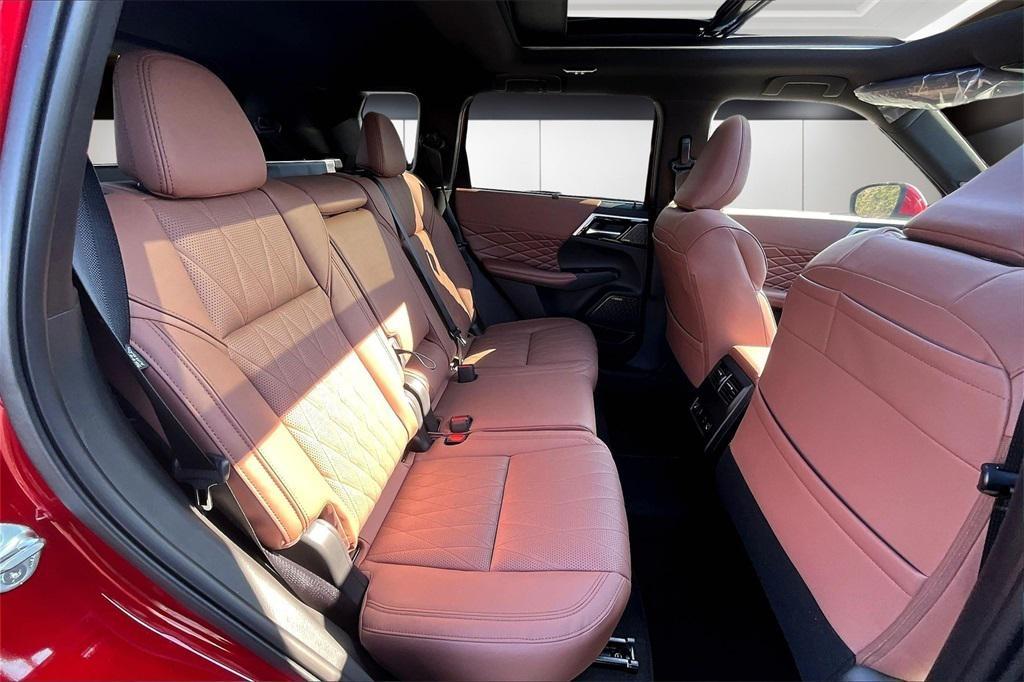 new 2025 Mitsubishi Outlander car, priced at $45,390