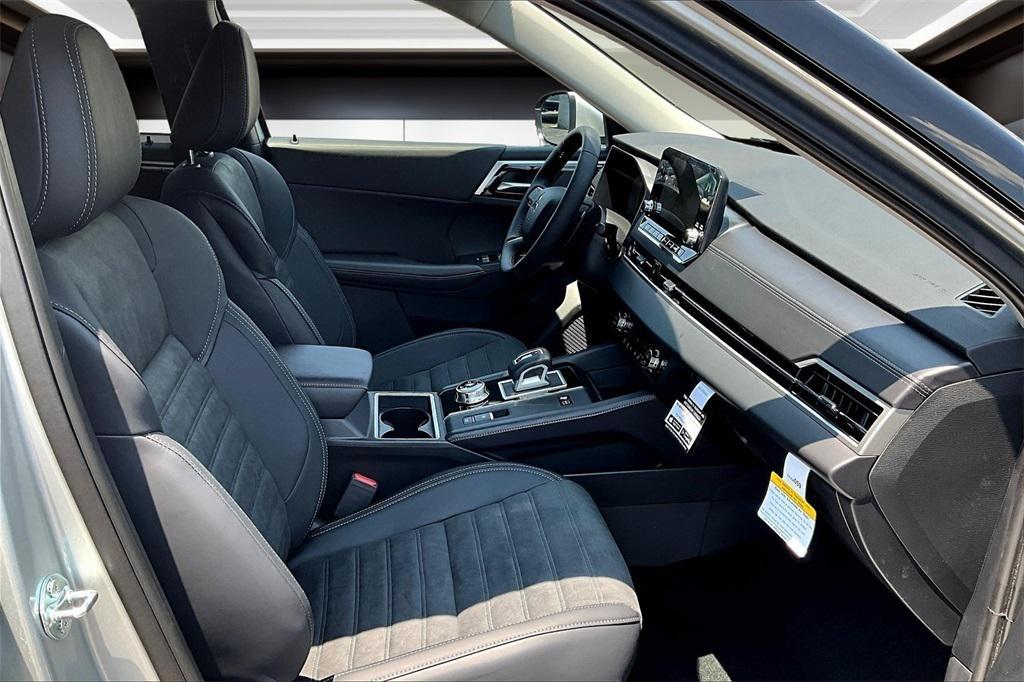 new 2025 Mitsubishi Outlander PHEV car, priced at $45,885