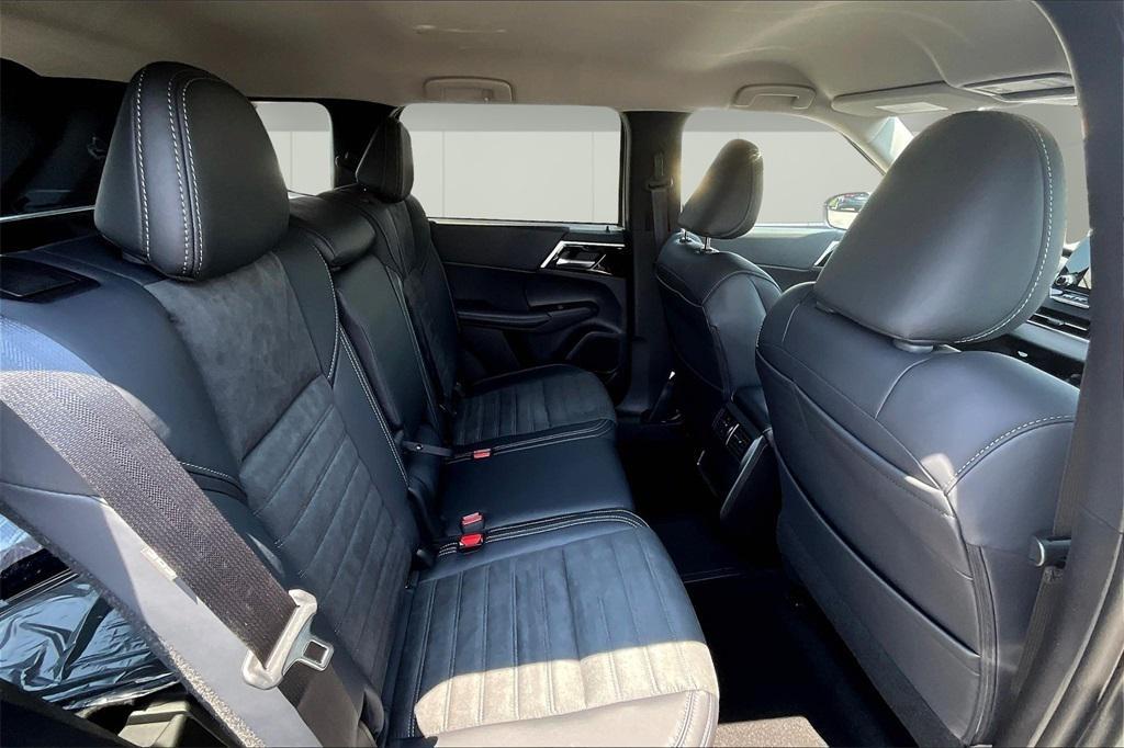 new 2025 Mitsubishi Outlander PHEV car, priced at $45,885