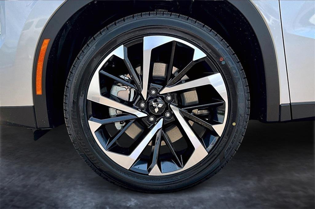 new 2025 Mitsubishi Outlander PHEV car, priced at $45,885