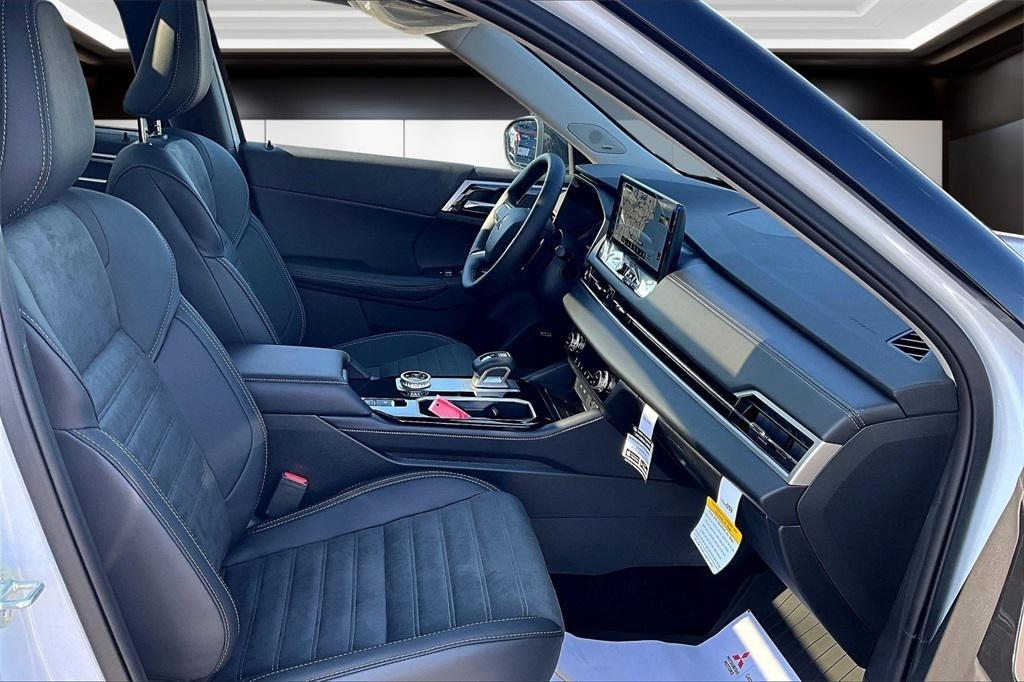 new 2025 Mitsubishi Outlander car, priced at $44,260