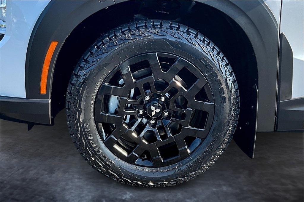 new 2025 Mitsubishi Outlander car, priced at $44,260