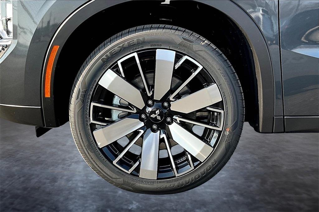 new 2025 Mitsubishi Outlander car, priced at $36,530