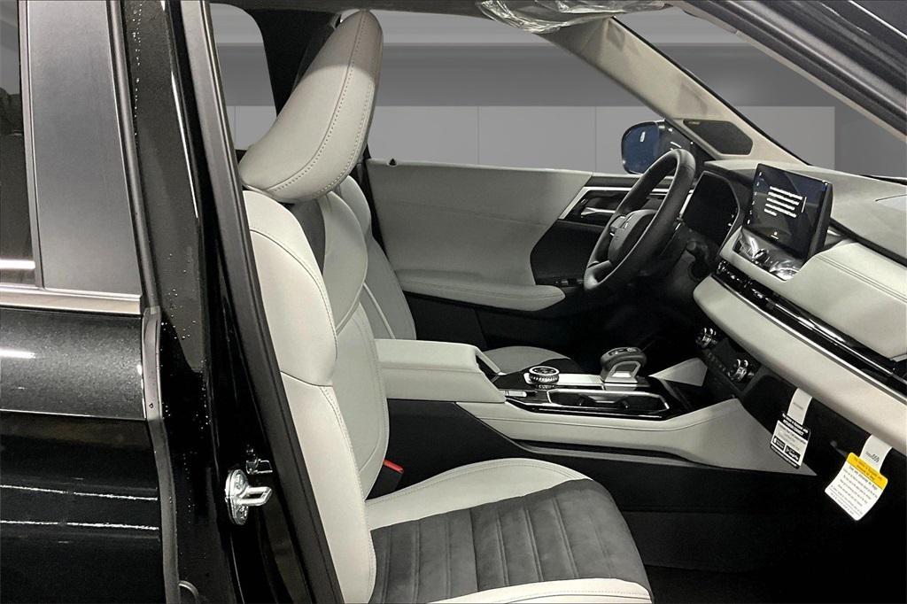 new 2025 Mitsubishi Outlander car, priced at $36,981