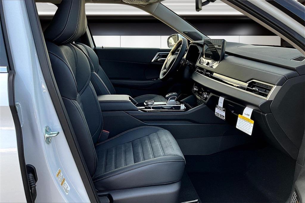 new 2025 Mitsubishi Outlander car, priced at $40,625