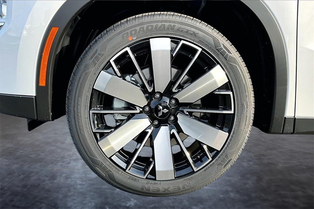 new 2025 Mitsubishi Outlander car, priced at $40,625