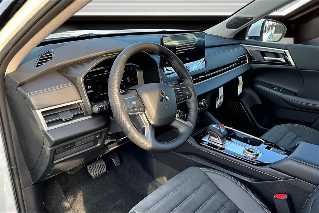 new 2025 Mitsubishi Outlander car, priced at $40,625