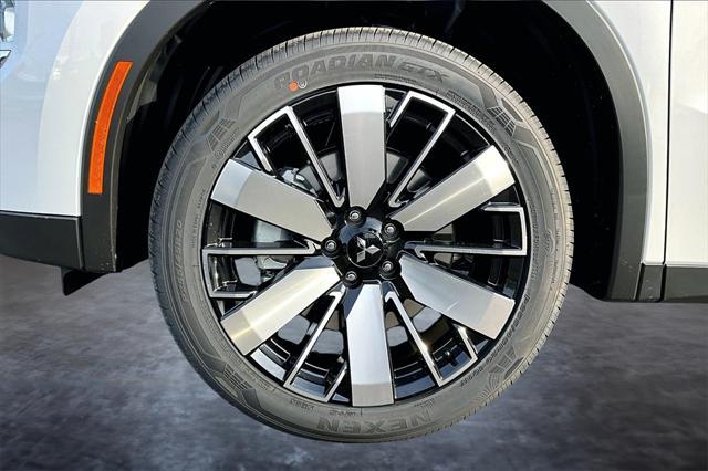 new 2025 Mitsubishi Outlander car, priced at $39,123