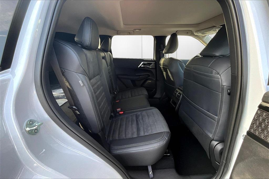 new 2025 Mitsubishi Outlander car, priced at $40,625