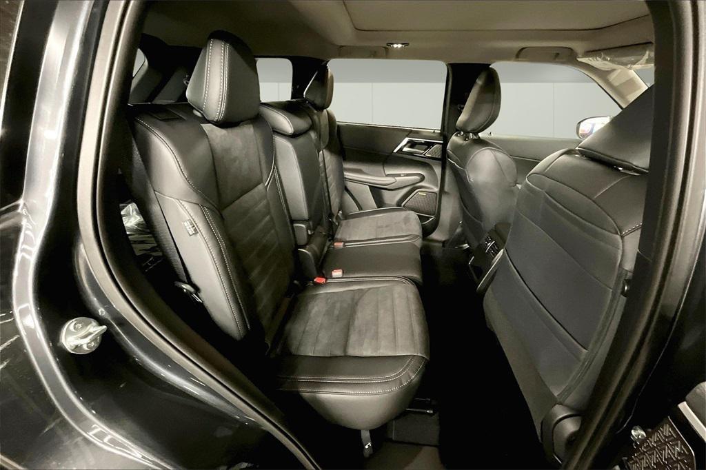 new 2025 Mitsubishi Outlander car, priced at $36,530