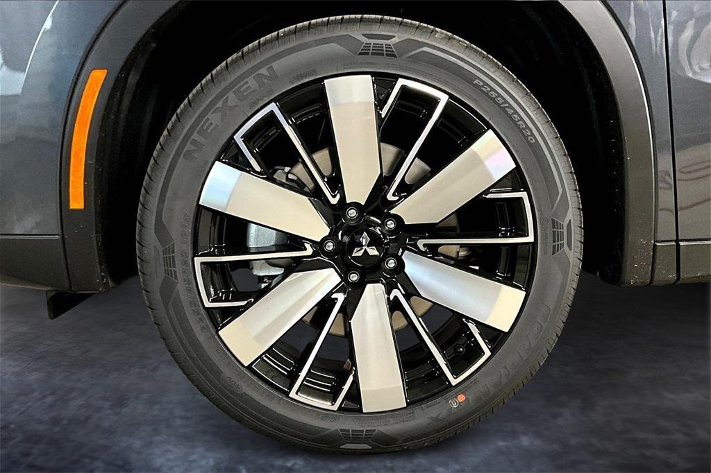new 2025 Mitsubishi Outlander car, priced at $36,370