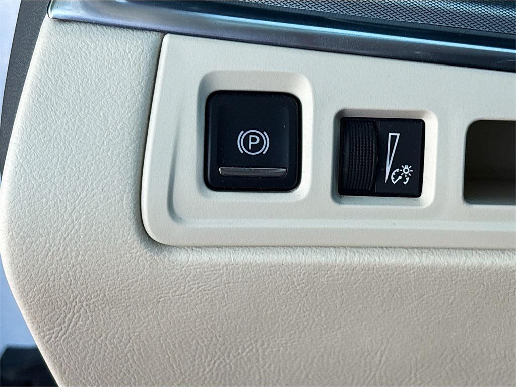 used 2017 Cadillac XT5 car, priced at $16,100