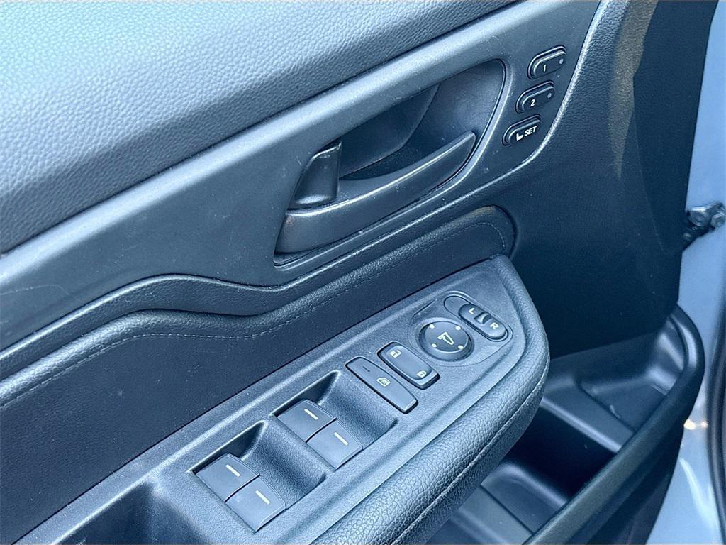 used 2024 Honda Odyssey car, priced at $35,000