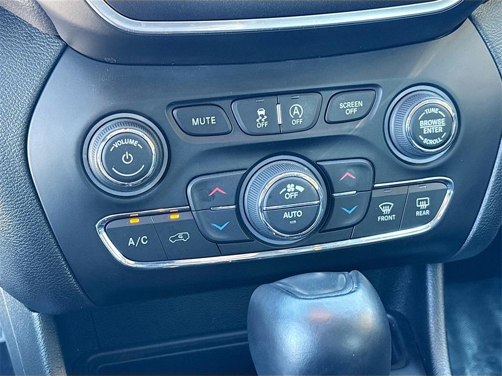 used 2022 Jeep Cherokee car, priced at $22,600