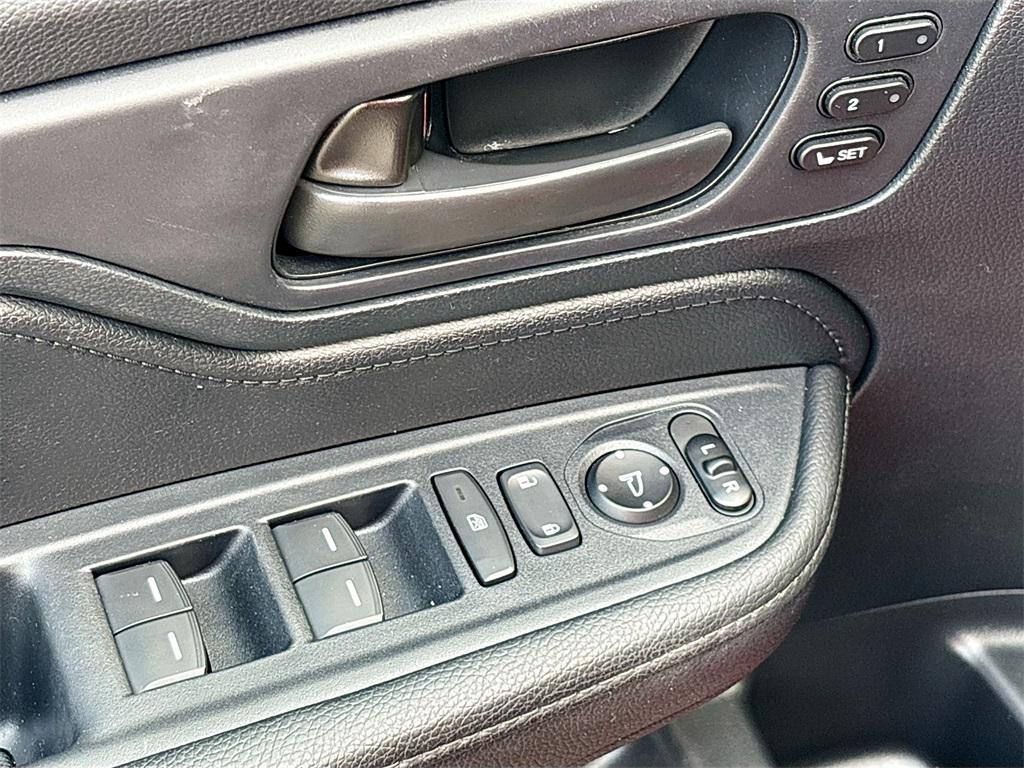 used 2023 Honda Odyssey car, priced at $30,300