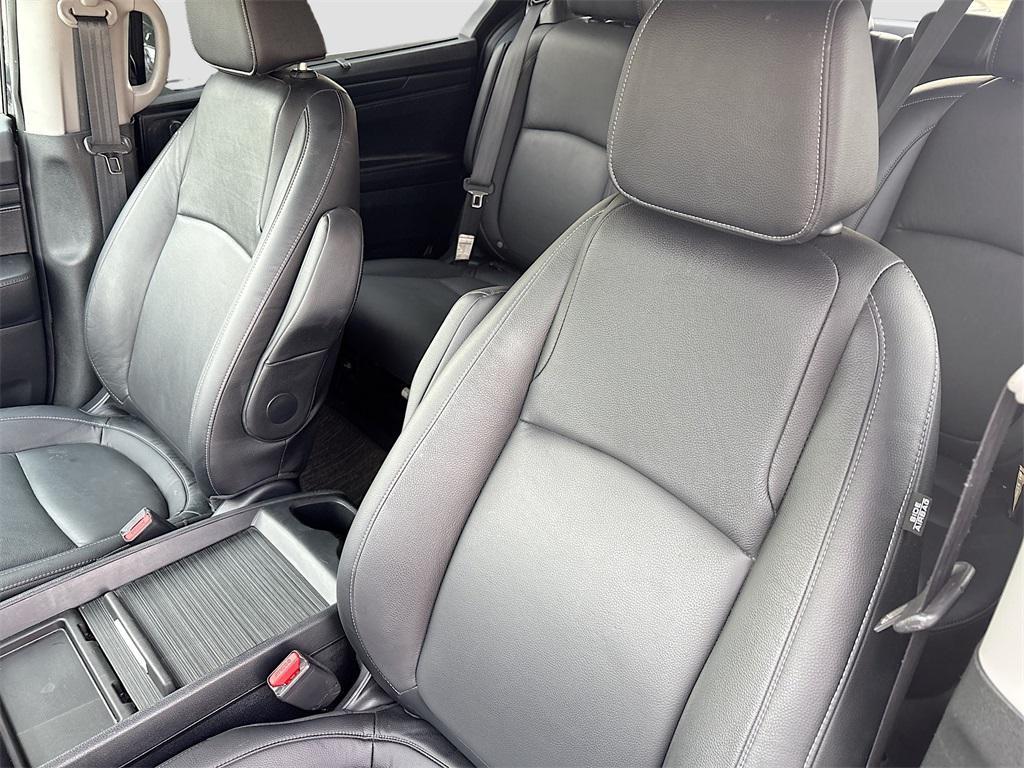 used 2024 Honda Odyssey car, priced at $32,000