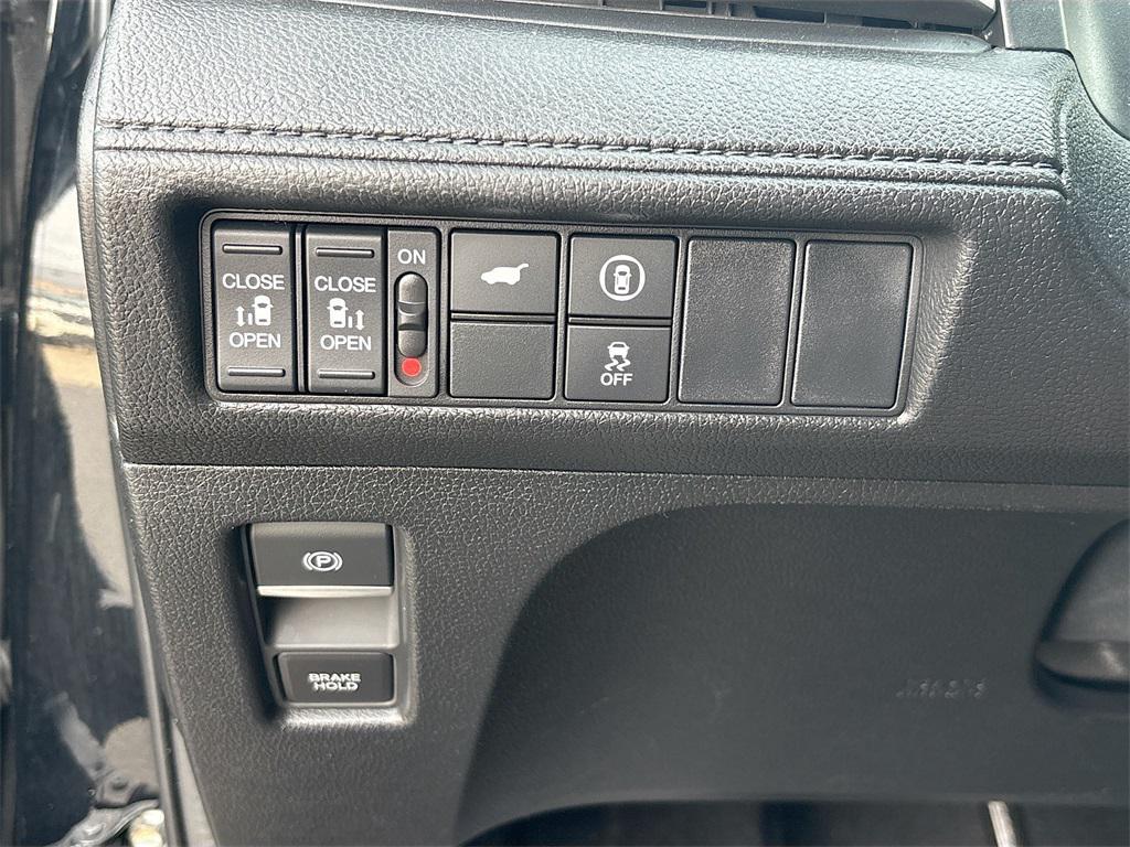 used 2024 Honda Odyssey car, priced at $32,000