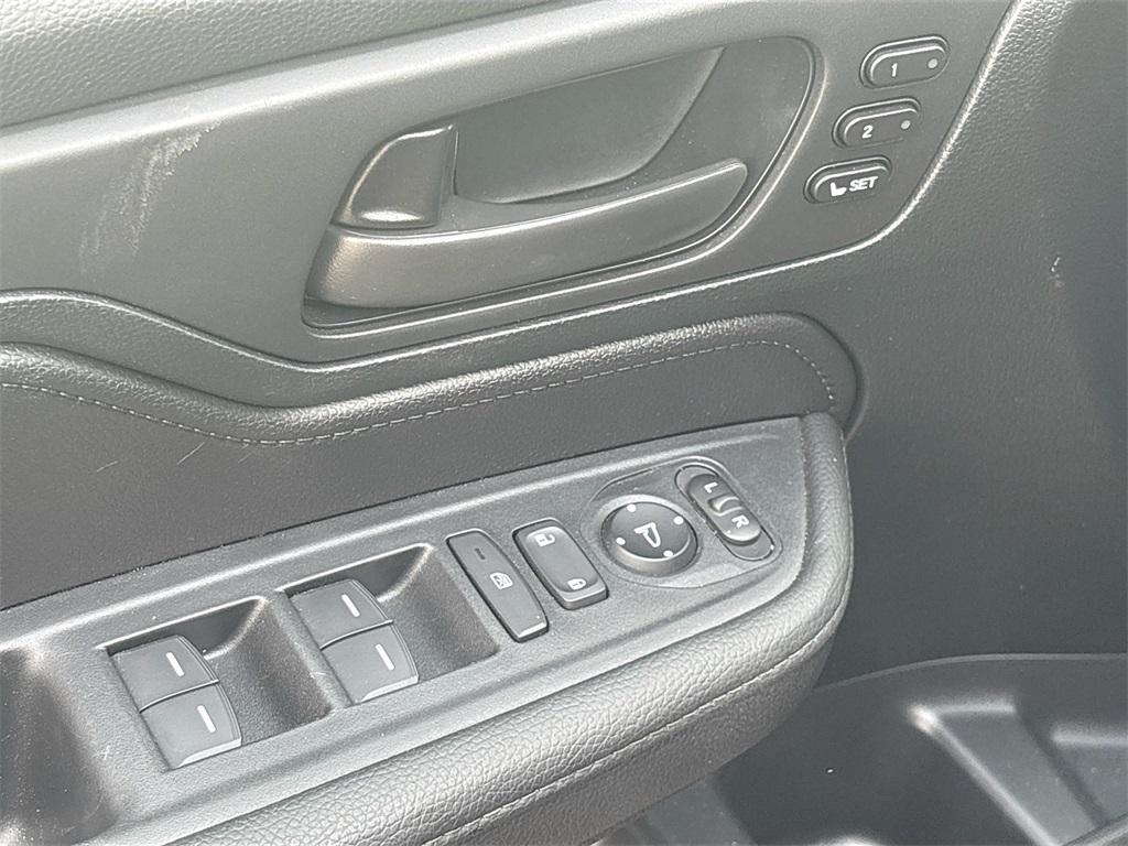 used 2024 Honda Odyssey car, priced at $32,000