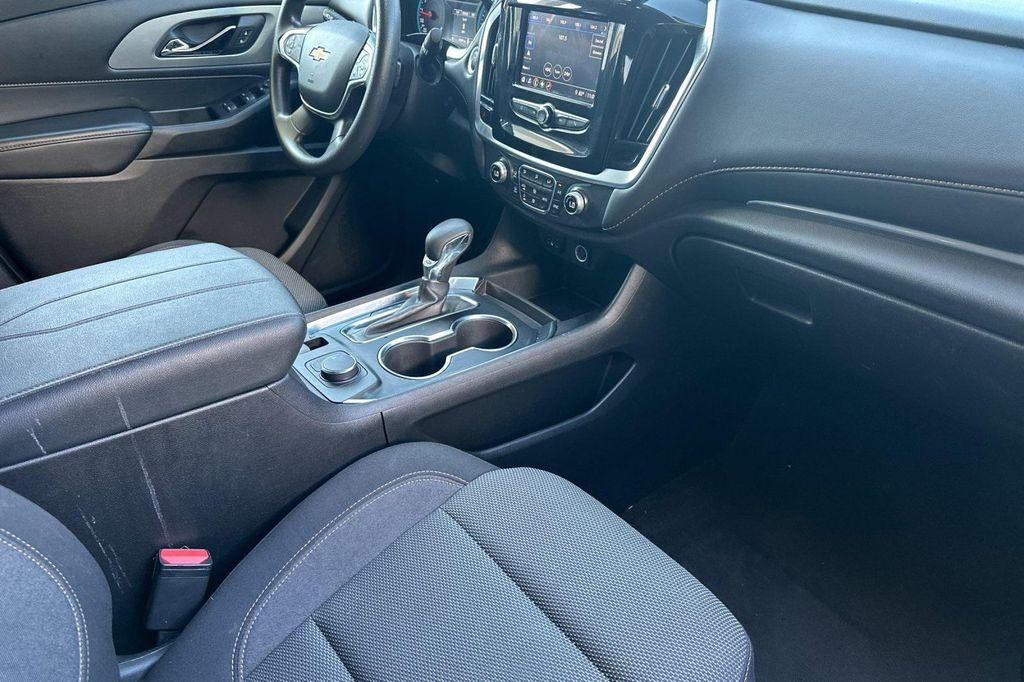 used 2021 Chevrolet Traverse car, priced at $21,567