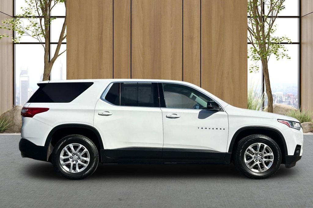 used 2021 Chevrolet Traverse car, priced at $21,567