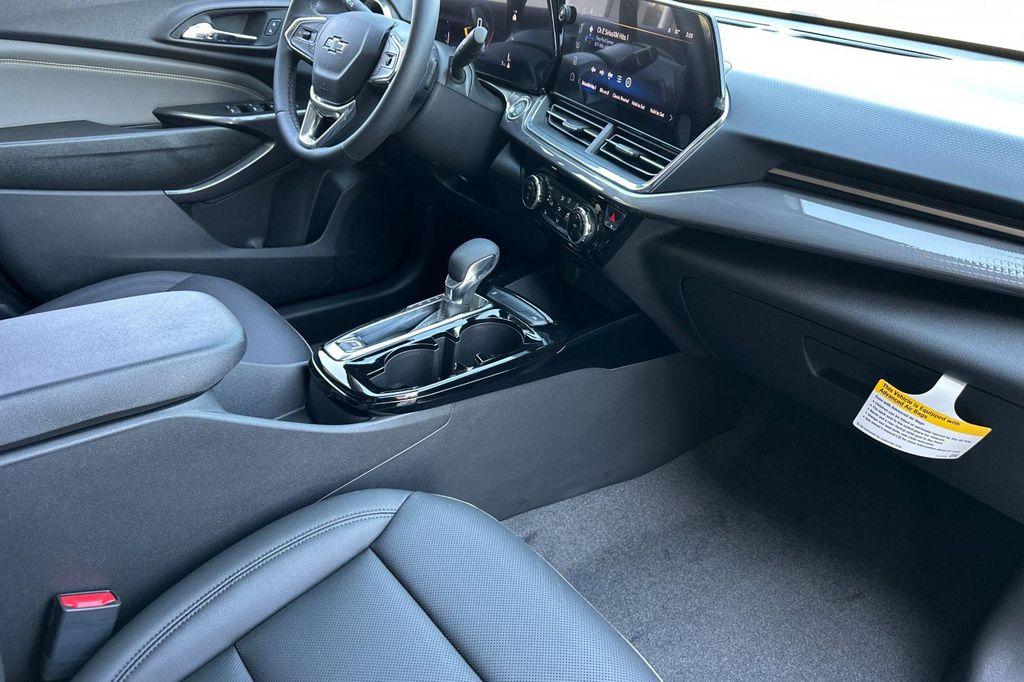 new 2025 Chevrolet Trax car, priced at $26,955