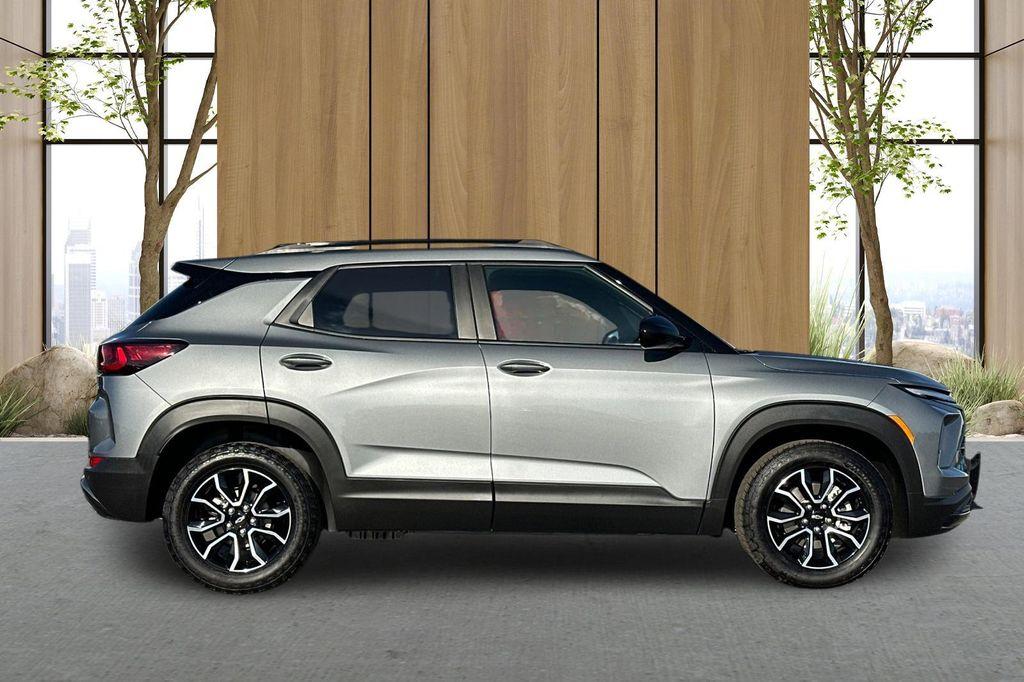 new 2025 Chevrolet TrailBlazer car, priced at $28,680