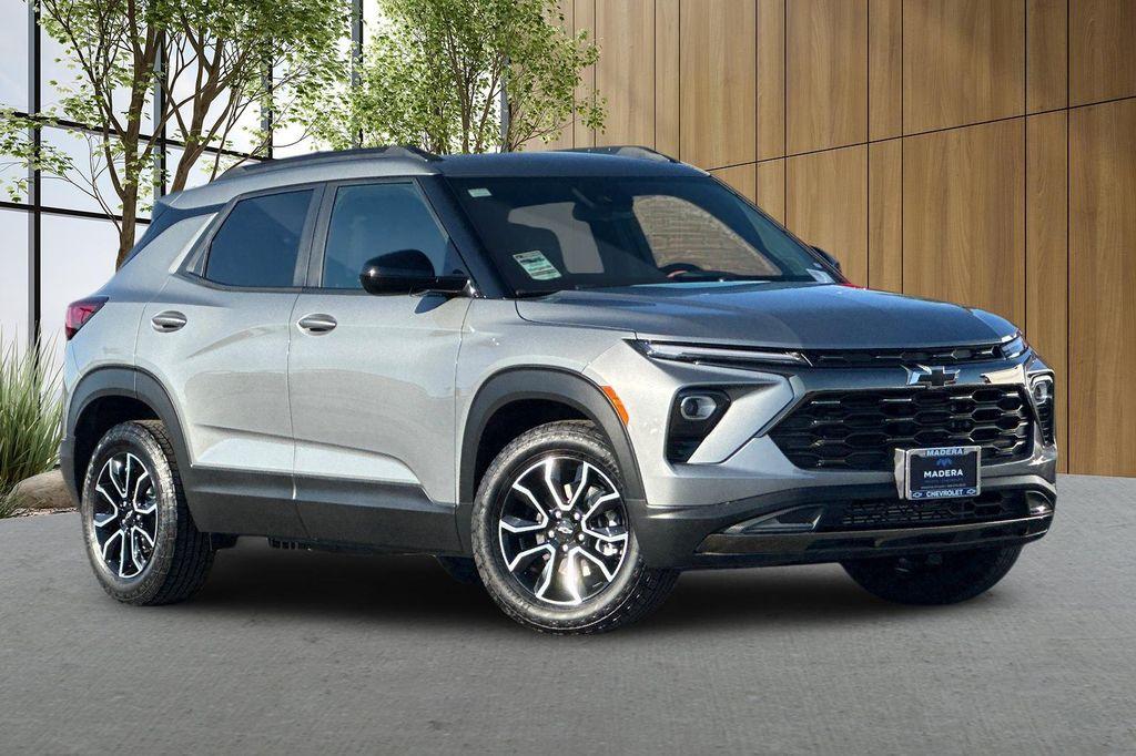 new 2025 Chevrolet TrailBlazer car, priced at $28,680