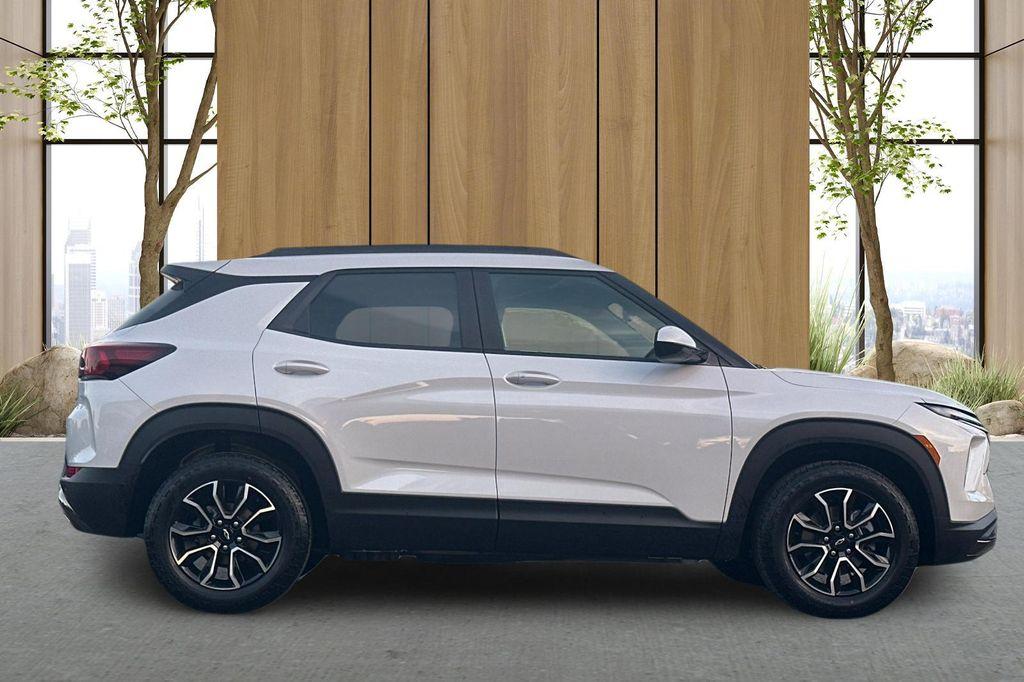 new 2025 Chevrolet TrailBlazer car, priced at $29,230