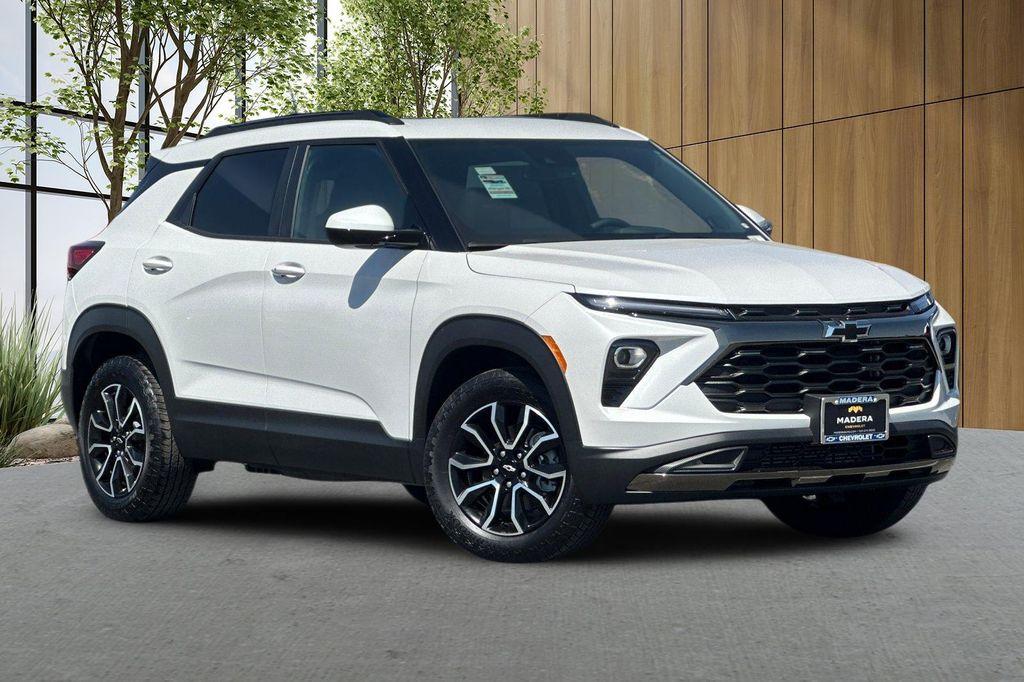 new 2025 Chevrolet TrailBlazer car, priced at $32,325