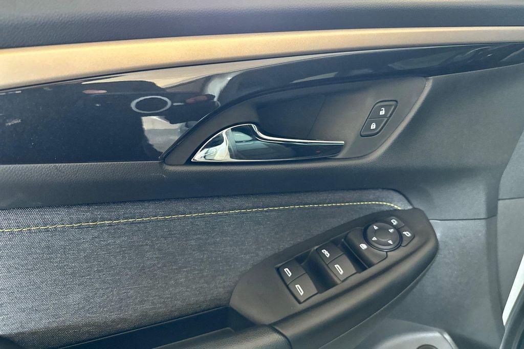 new 2025 Chevrolet TrailBlazer car, priced at $32,325