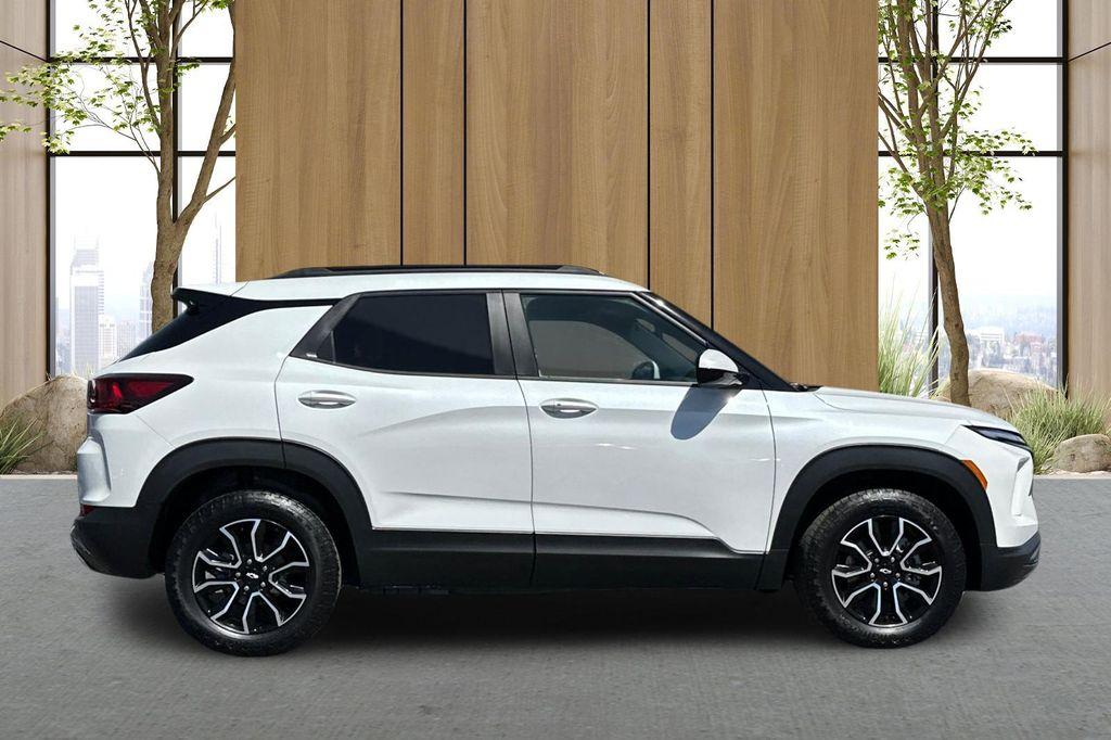 new 2025 Chevrolet TrailBlazer car, priced at $32,325