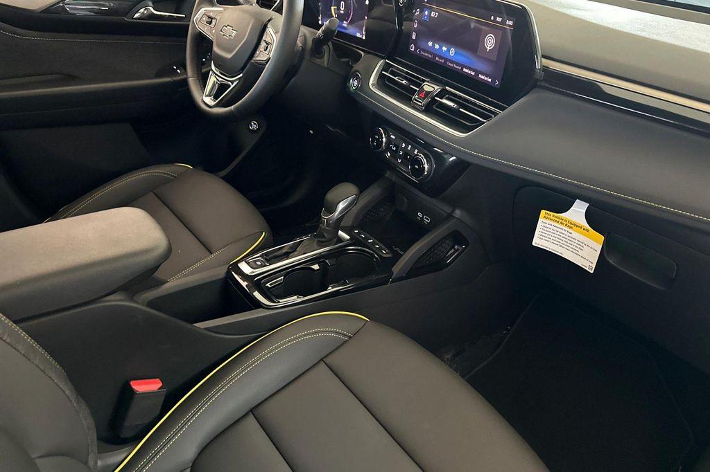 new 2025 Chevrolet TrailBlazer car, priced at $32,325