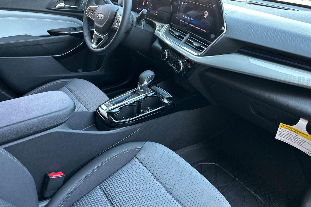 new 2025 Chevrolet Trax car, priced at $24,110
