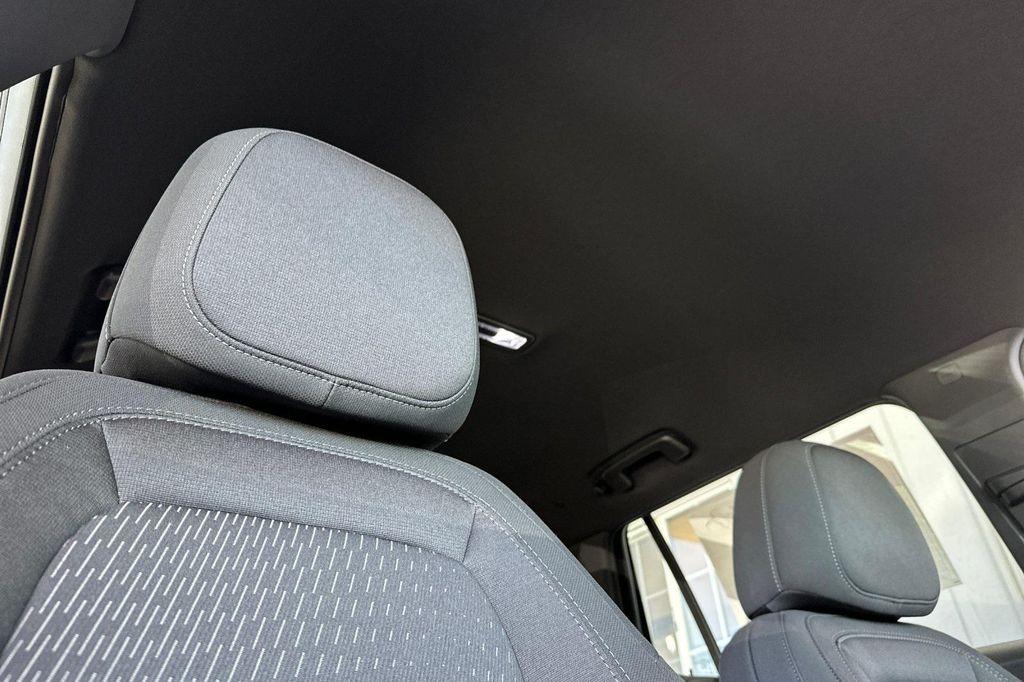 new 2026 Chevrolet Equinox car, priced at $31,085