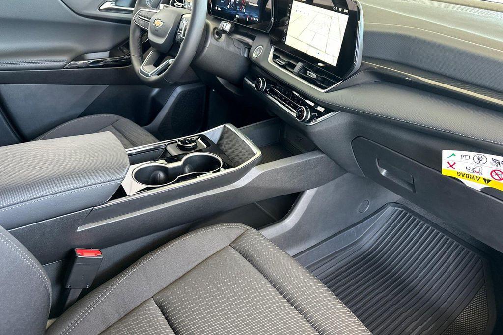 new 2026 Chevrolet Equinox car, priced at $31,085