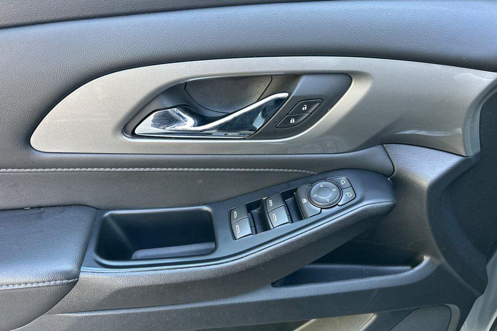 used 2023 Chevrolet Traverse car, priced at $23,953