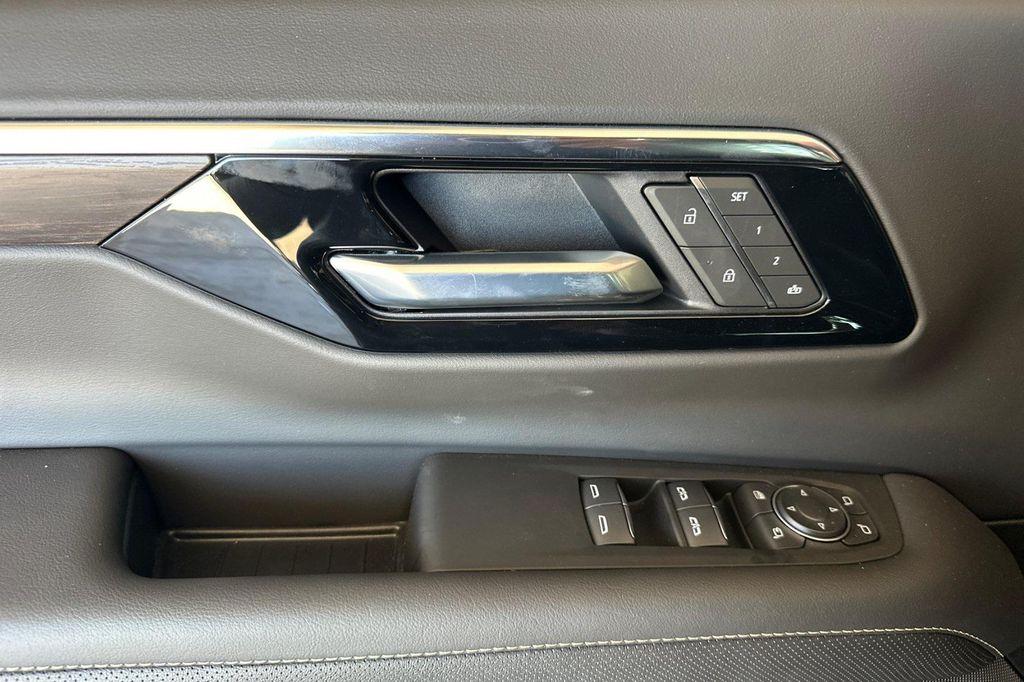 new 2025 Chevrolet Suburban car, priced at $77,290
