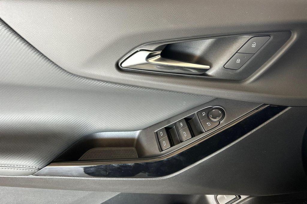 new 2026 Chevrolet Equinox car, priced at $31,040