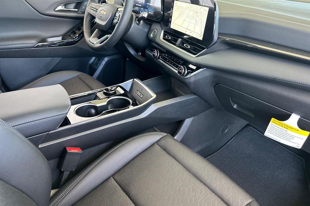 new 2026 Chevrolet Equinox car, priced at $33,645